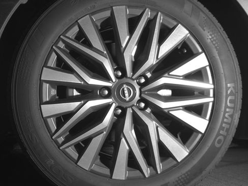 Used 2025 Nissan Altima 2.5 SV FWD image 12