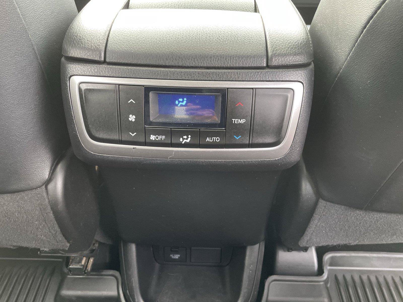 Used 2019 Toyota Highlander XLE AWD/4WD image 31