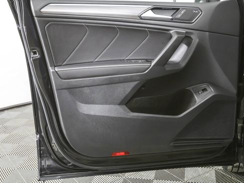 Used 2024 Volkswagen Tiguan SEL R-Line image 34