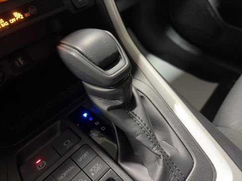 Used 2025 Toyota RAV4 XLE image 21