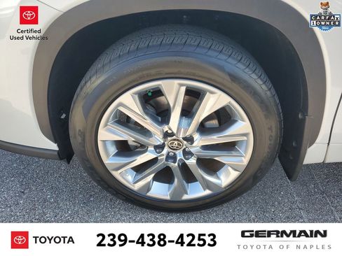 Used 2024 Toyota Highlander Limited image 12