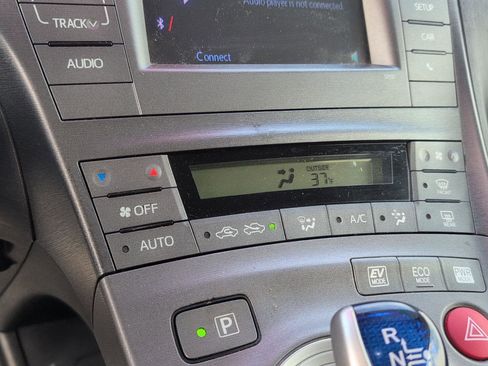 Used 2013 Toyota Prius Two image 28