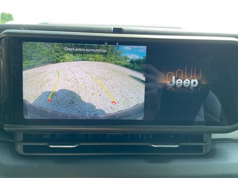 Used 2024 Jeep Wrangler Unlimited AWD/4WD image 32
