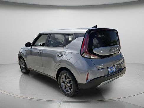Used 2023 Kia Soul LX w/ Option Group 015 FWD image 8