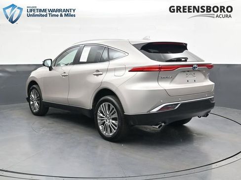 Used 2023 Toyota Venza XLE AWD/4WD image 9