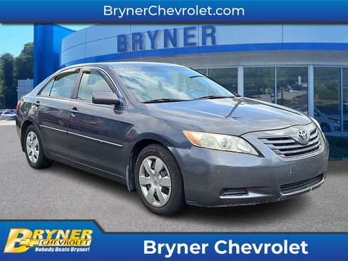 Used 2009 Toyota Camry LE FWD image 1