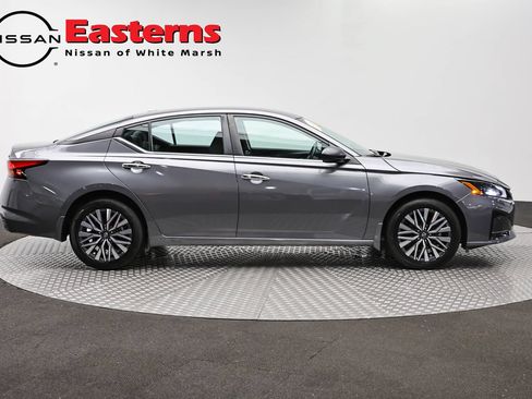 Used 2024 Nissan Altima 2.5 SV AWD/4WD image 4