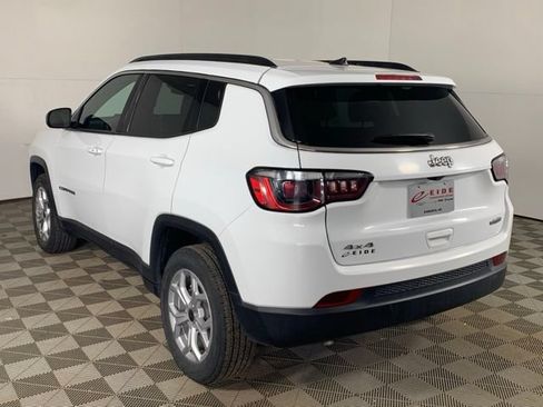 Used 2025 Jeep Compass Latitude AWD/4WD image 10