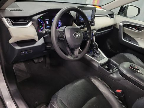 Used 2020 Toyota RAV4 XLE FWD image 16