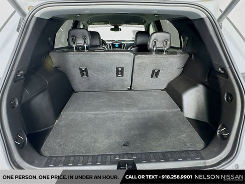 Used 2018 Chevrolet Equinox Premier FWD image 25