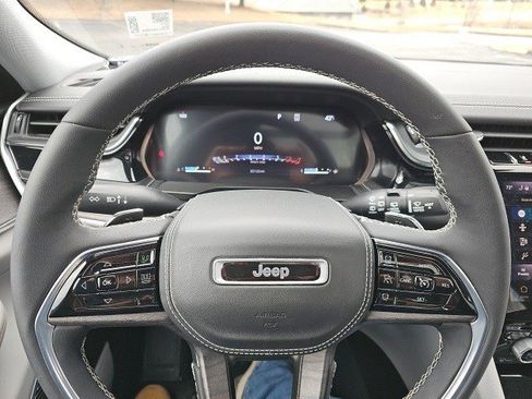 Used 2023 Jeep Grand Cherokee L Overland w/ Luxury Tech Group IV image 21