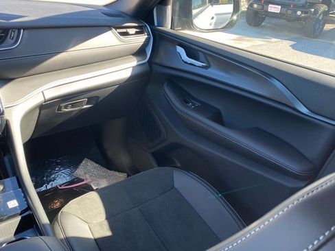 New 2025 Jeep Grand Cherokee Altitude AWD/4WD image 34