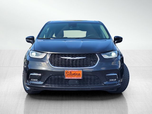 Used 2023 Chrysler Pacifica Touring-L FWD image 2
