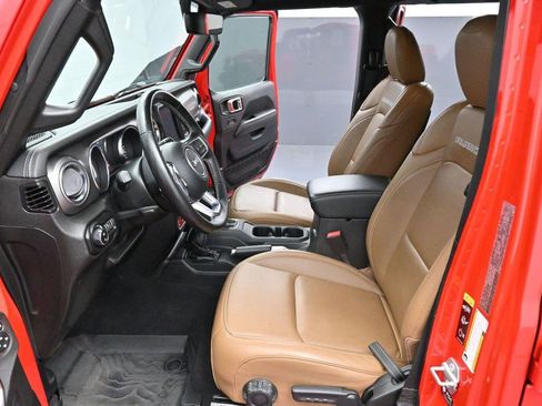 Used 2021 Jeep Gladiator Rubicon AWD/4WD image 12