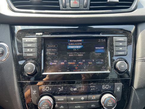 Used 2020 Nissan Rogue SL AWD/4WD image 23