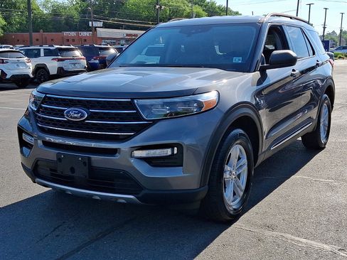 Certified 2023 Ford Explorer XLT w/ Equipment Group 202A AWD/4WD image 3