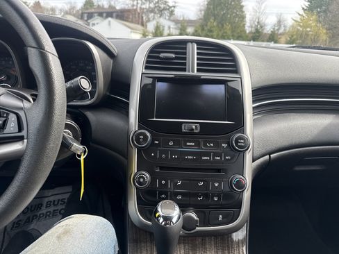 Used 2015 Chevrolet Malibu LT image 19