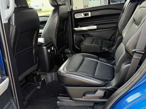Used 2022 Ford Explorer Limited w/ Equipment Group 301A AWD/4WD image 8