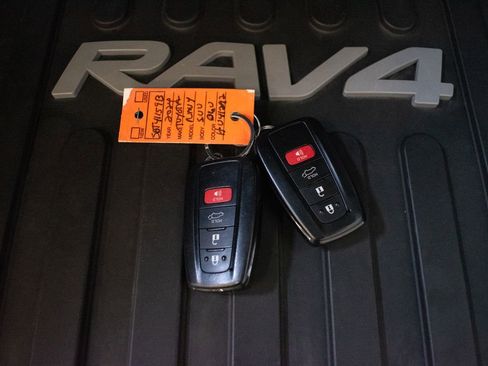 Used 2024 Toyota RAV4 SE w/ Convenience Package AWD/4WD image 27