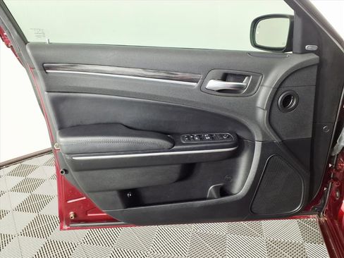 Used 2019 Chrysler 300 Touring L w/ Quick Order Package 22F image 16