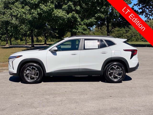 Used 2026 Chevrolet Trax LT w/ Sunroof Package FWD image 4