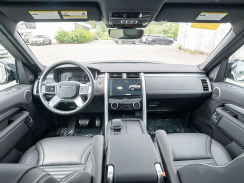 Certified 2025 Land Rover Discovery Dynamic SE AWD/4WD image 18