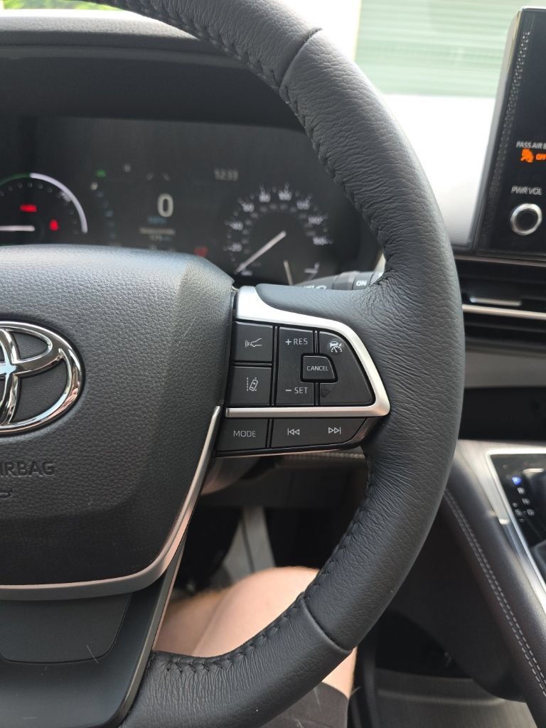 Certified 2025 Toyota Sienna XLE AWD/4WD image 21