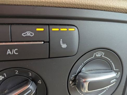 Used 2014 Volkswagen Beetle 1.8T image 19