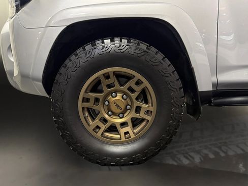Used 2020 Toyota 4Runner TRD Off-Road AWD/4WD image 25