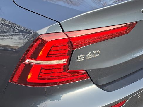 Used 2022 Volvo S60 B5 Momentum w/ Climate Package image 31