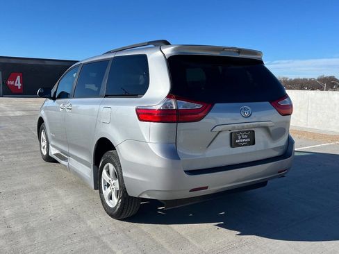 Used 2015 Toyota Sienna LE image 10