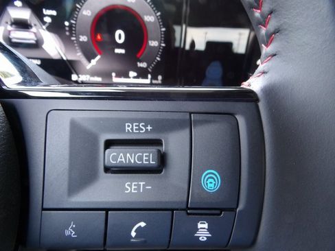 Used 2025 Nissan Kicks SR image 29