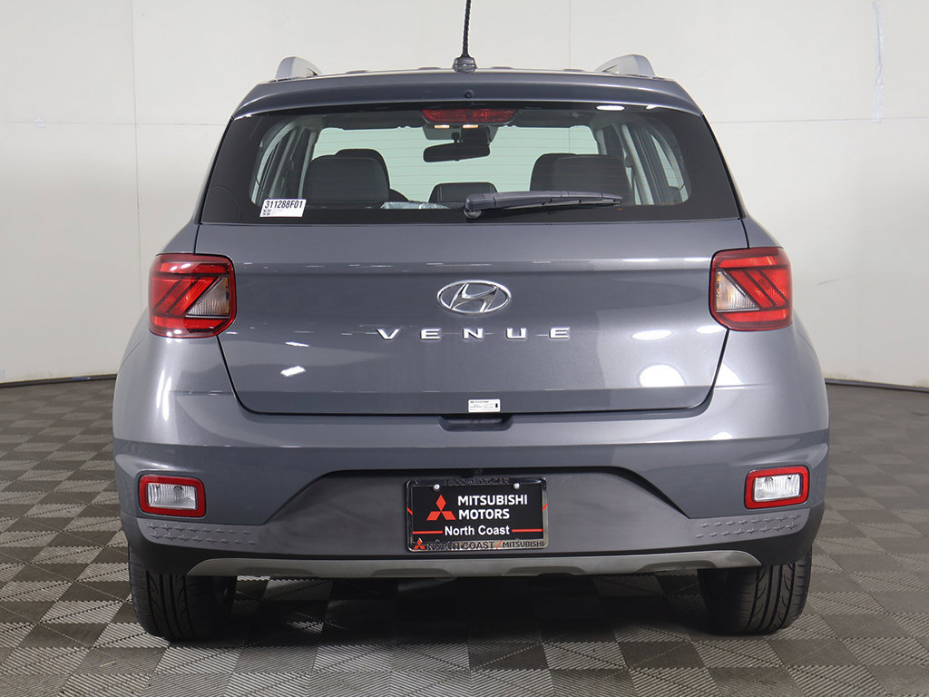 Used 2024 Hyundai Venue SEL FWD image 11