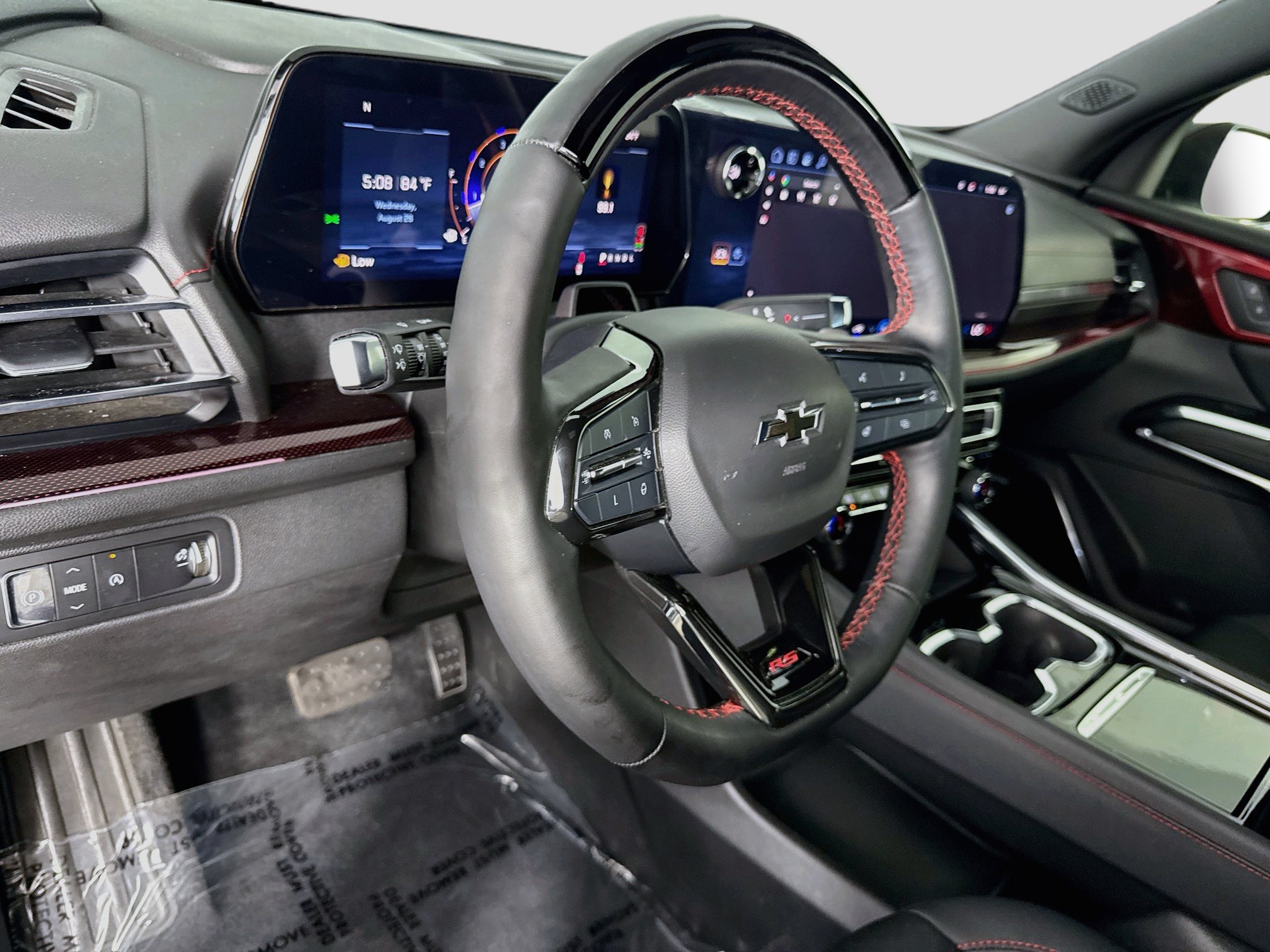 Used 2024 Chevrolet Traverse RS FWD image 11
