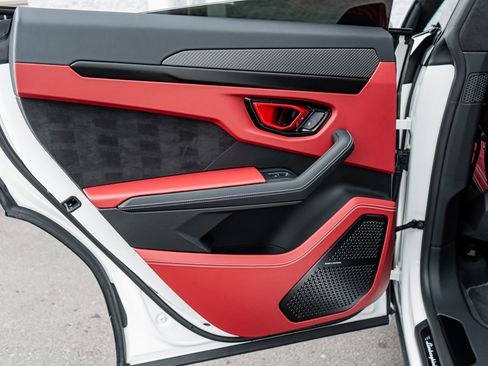 Used 2024 Lamborghini Urus S image 36