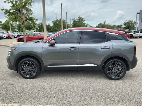 Certified 2025 Nissan Kicks SR FWD image 9