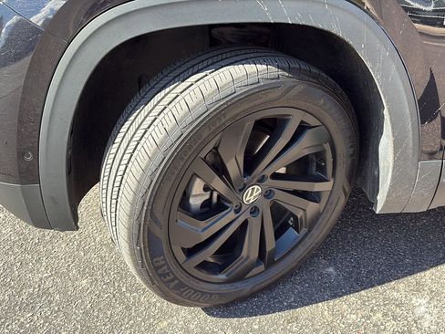 Used 2021 Volkswagen Atlas SEL Premium image 9