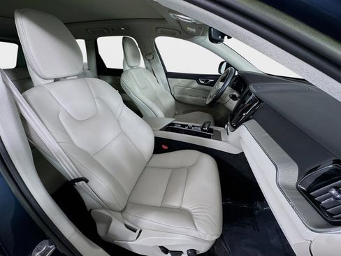 Used 2023 Volvo XC60 T8 Plus image 31