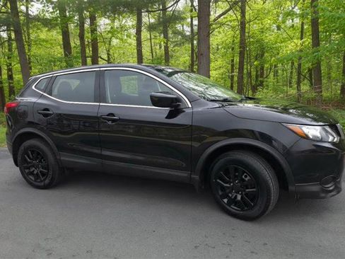Used 2018 Nissan Rogue Sport S image 4