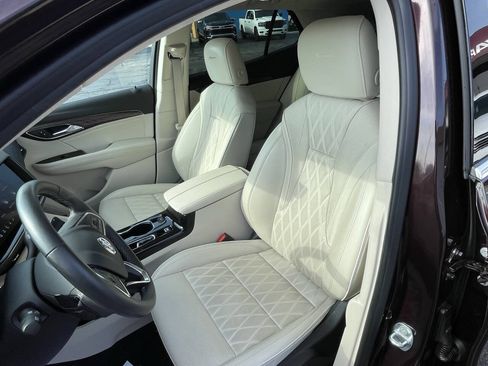 Used 2023 Buick Envision Avenir AWD/4WD image 3
