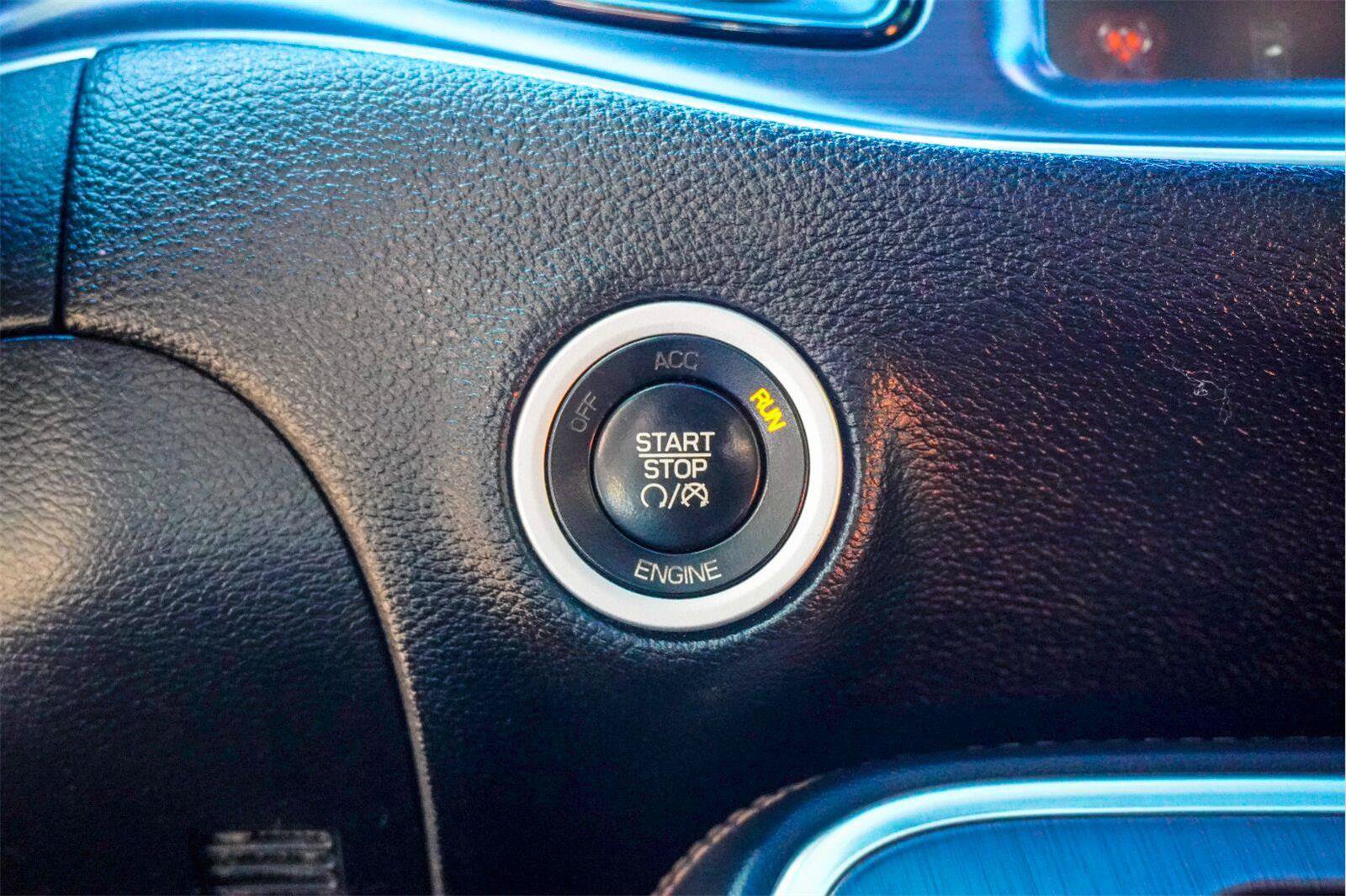 Used 2015 Dodge Challenger R/T Plus RWD image 20