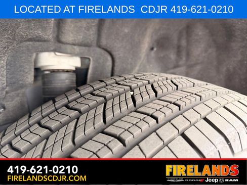 Used 2024 Jeep Grand Cherokee Laredo X w/ Luxury Tech Group I AWD/4WD image 3