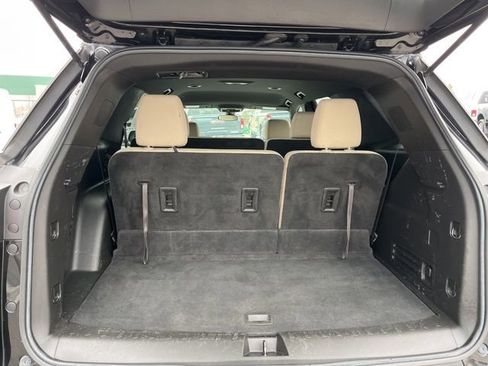 Used 2022 Chevrolet Traverse LS image 36