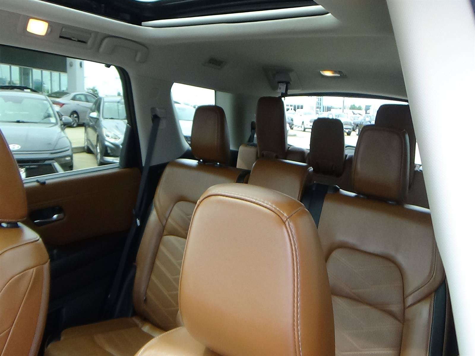 Used 2023 Nissan Pathfinder Platinum w/ Cargo Package AWD/4WD image 17