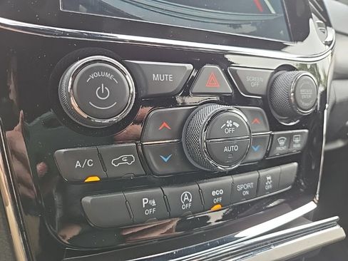Used 2019 Jeep Grand Cherokee Altitude AWD/4WD image 22