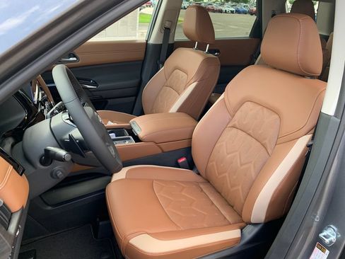 New 2026 Nissan Pathfinder Platinum FWD image 21