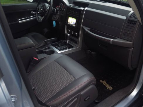 Used 2012 Jeep Liberty Arctic AWD/4WD image 18