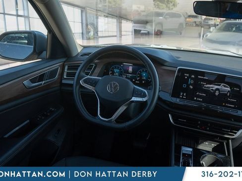 Used 2025 Volkswagen Atlas SE AWD/4WD image 21