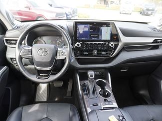 Used 2022 Toyota Highlander Limited video 2