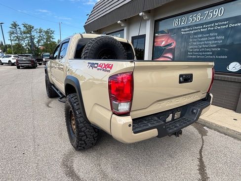 Used 2017 Toyota Tacoma TRD Off-Road w/ Premium & Technology Package image 3